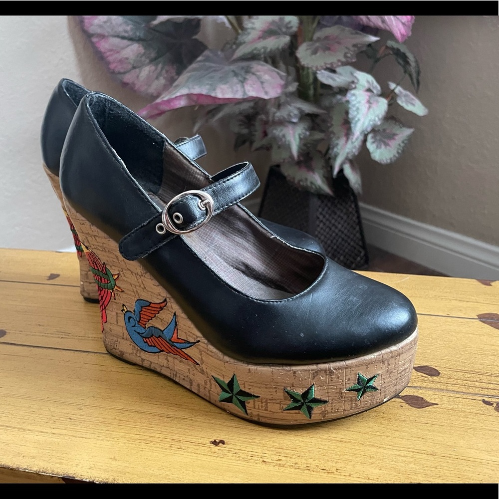 Pinup style Sally Jane wedge platform shoe. Tattoo art stitched on wedge.